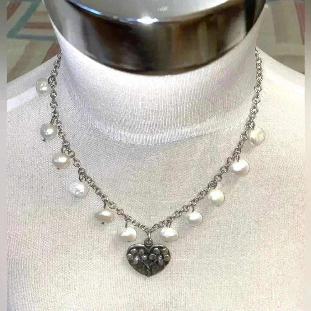 Vintage (90’s) Avgad signed necklace with a natural pearls